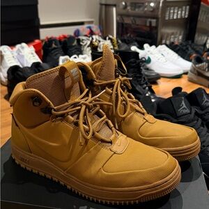 Nike Men's Brown High-Top Boots